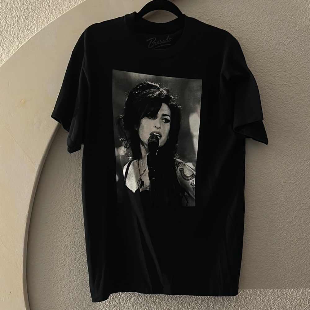 Amy Winehouse t shirt Size Large